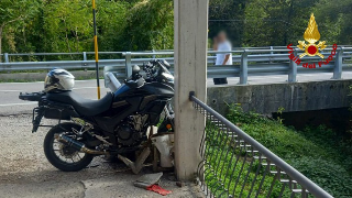 Apecchio - Motociclista finisce in un fossato: soccorso dai vigili del fuoco
